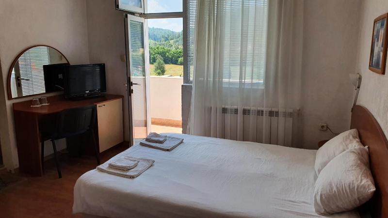 Double Room with Balcony image 2