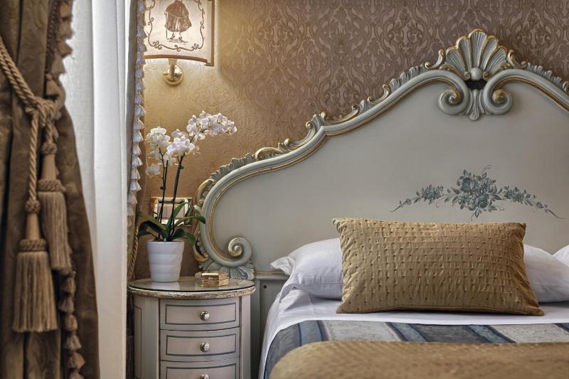 Economy Double Room image 4