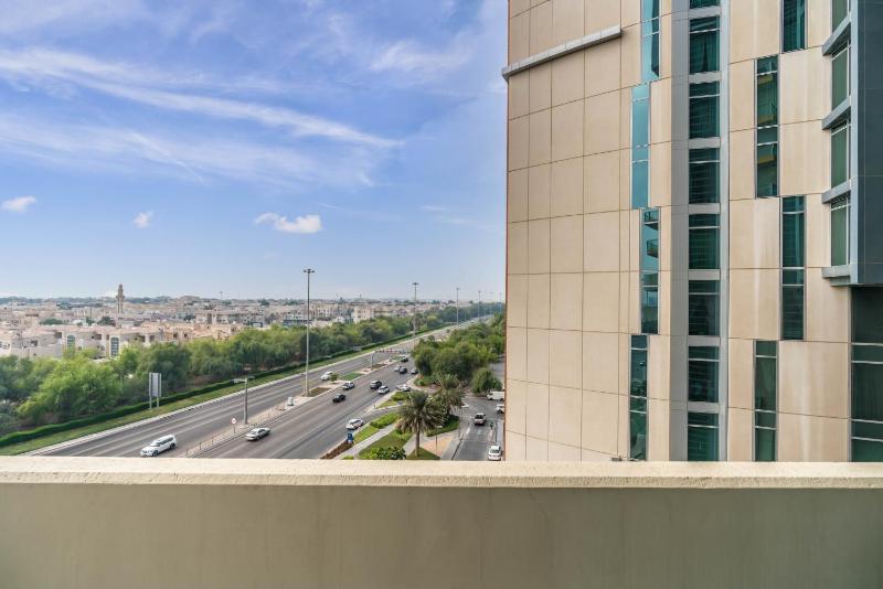 Executive Three-Bedroom Apartment with Balcony image 4