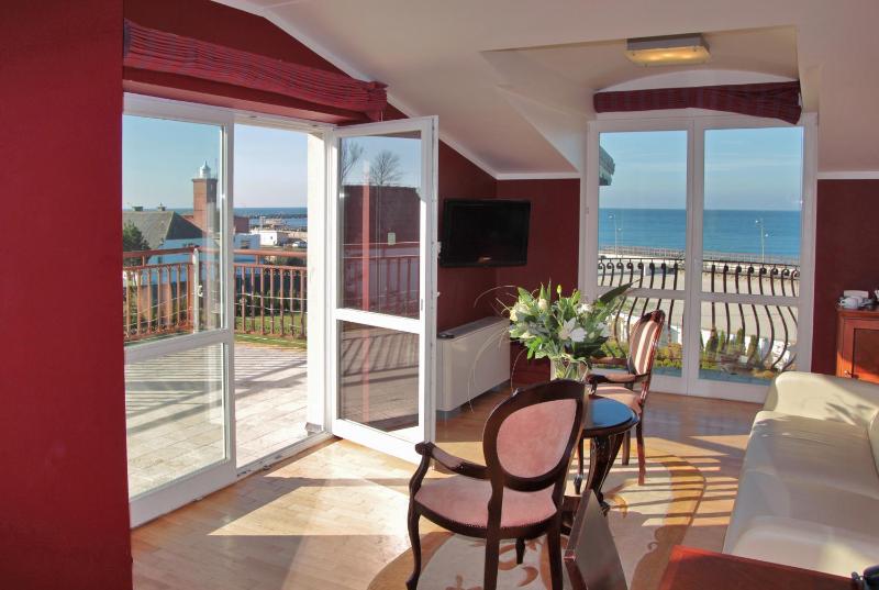 One-Bedroom Apartment image 1