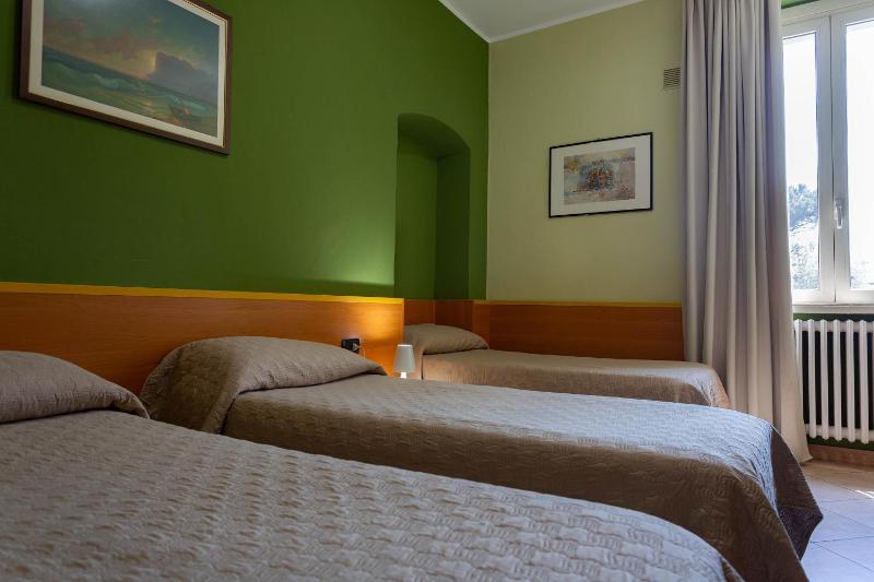 Triple Room image 3
