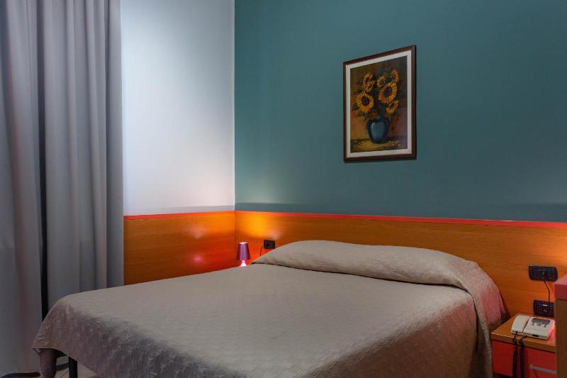 Double Room image 4
