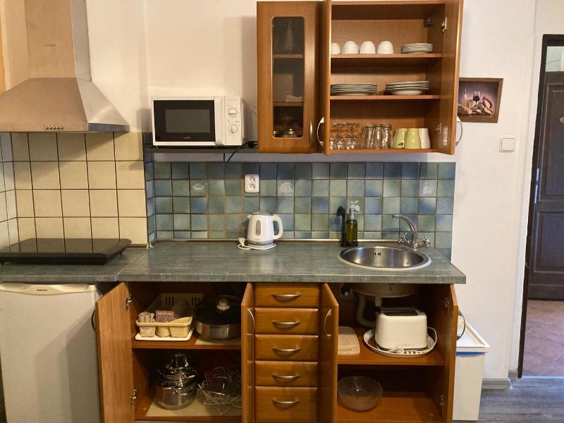 Triple Room with Shared Bathroom and Shared Kitchenette image 1