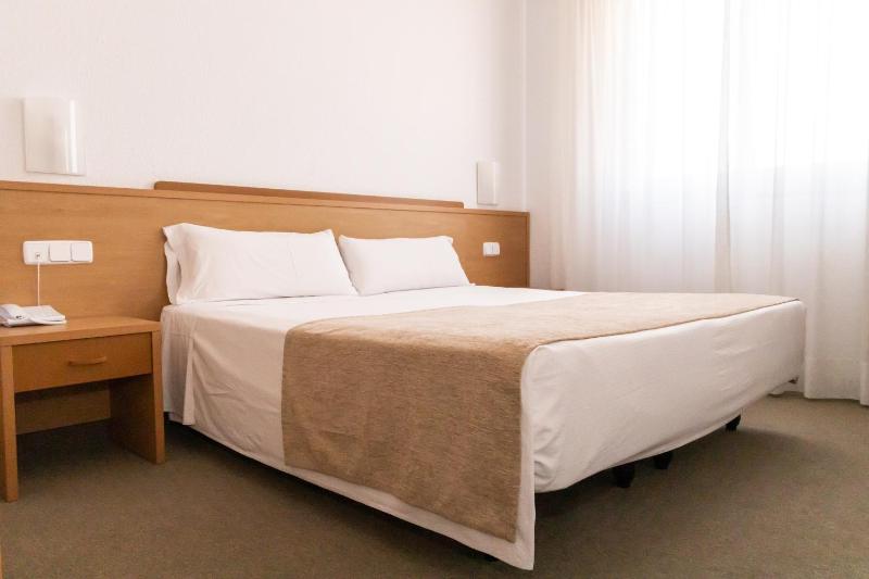 Double or Twin Room image 4