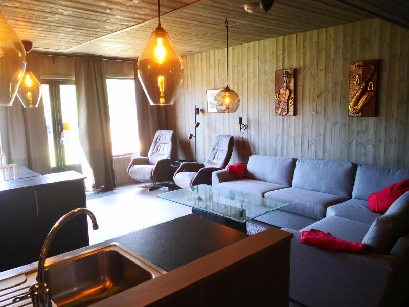 Apartment with Lake View image 4