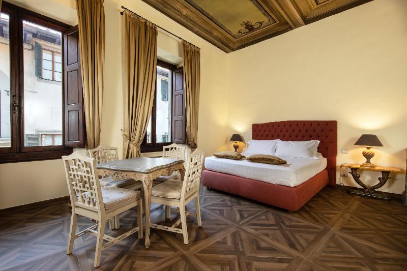 Deluxe Double Room image 4