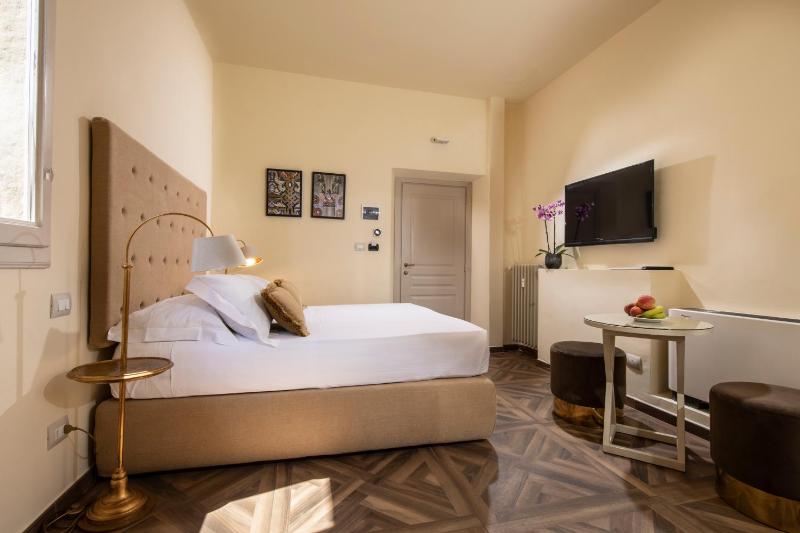 Small Double or Twin Room image 3