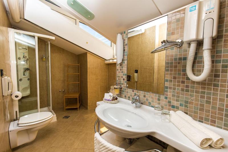 Standard Double Room- Sea Side image 4