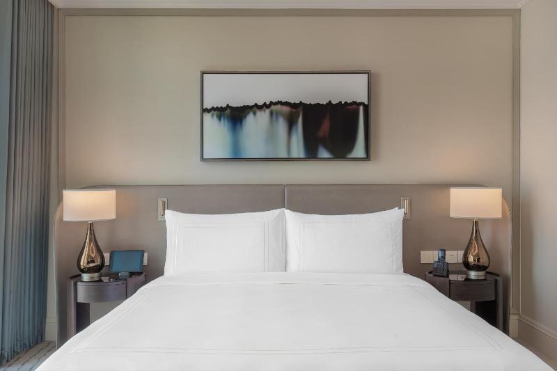 Deluxe Burj Khalifa and Fountain View Room image 1