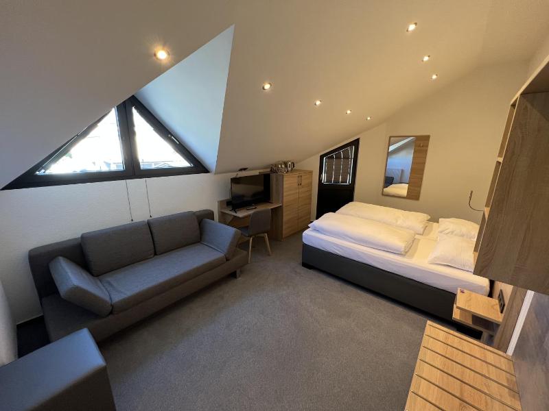 Twin Room image 1