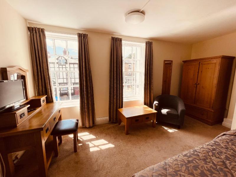 Quadruple Room image 4