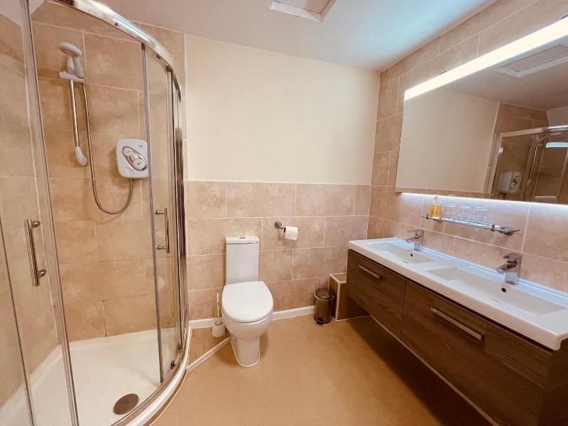 Quadruple Room image 3