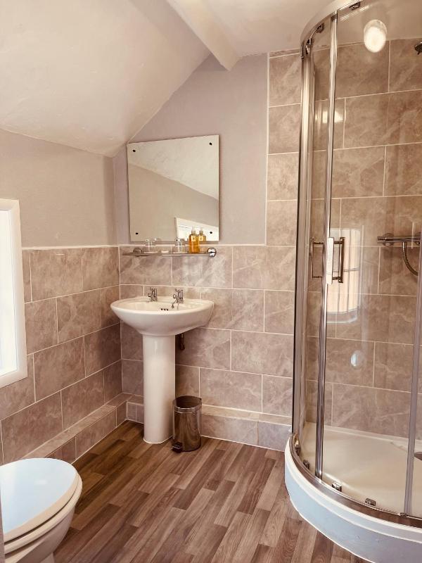 Double Room with Private Bathroom image 4