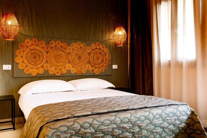 Deluxe Room image 3