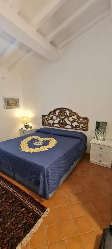 Deluxe King Room image 1