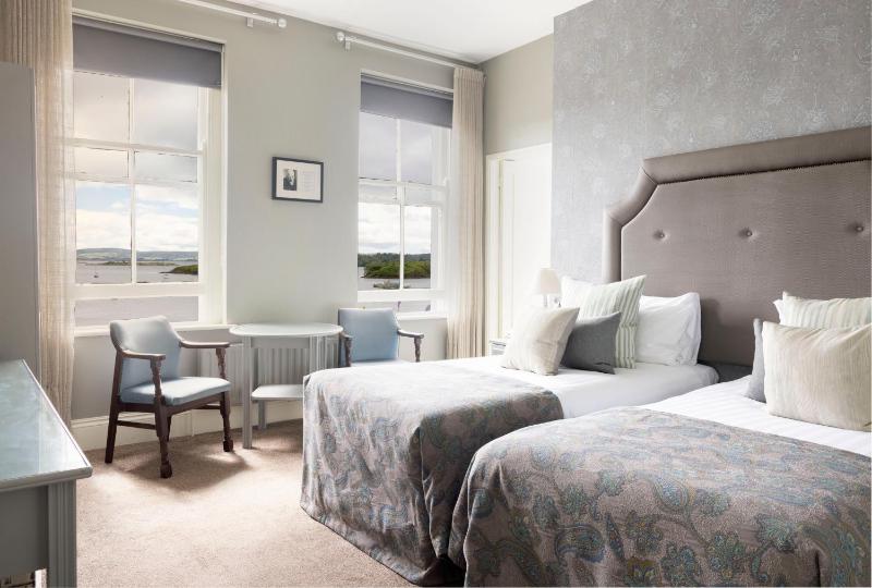 Twin Room with Sea View image 3