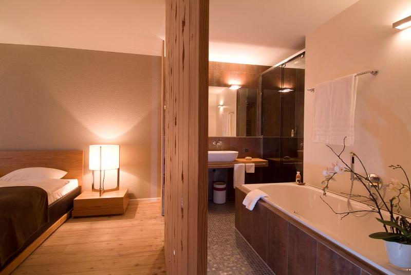 Superior Double Room with Balcony image 3