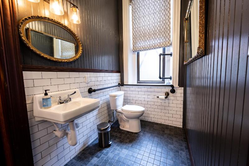 Traveler's Rest Hotel - image 17