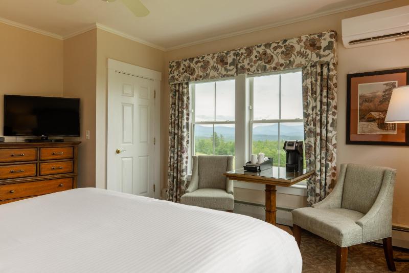 Grand View Queen Room image 2