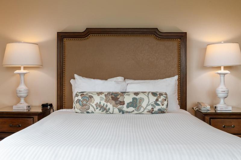Grand View Queen Room image 3
