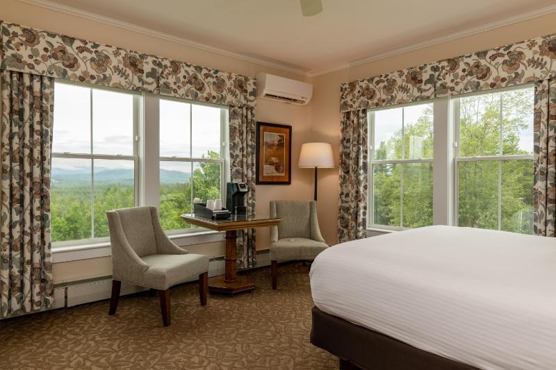 Grand View Queen Room image 4