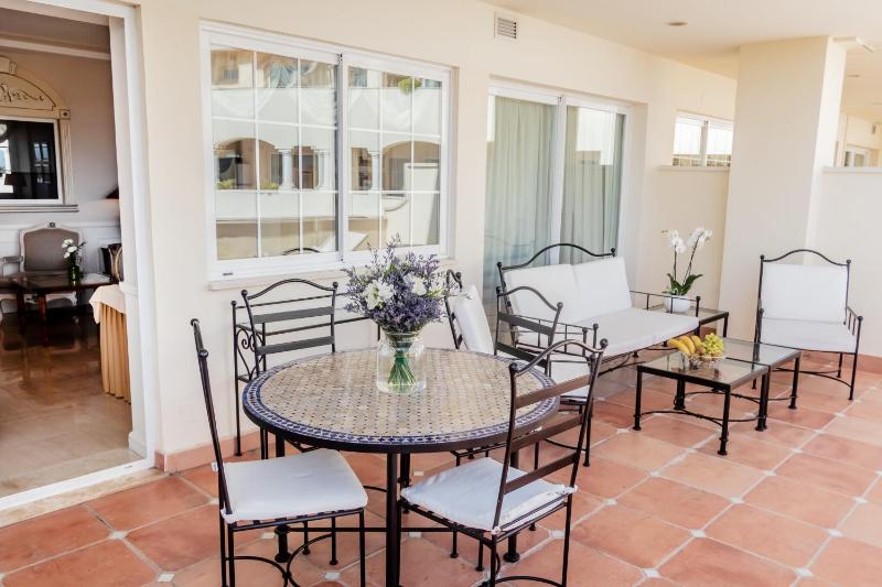 Two Bedroom Suite with Pool View image 3