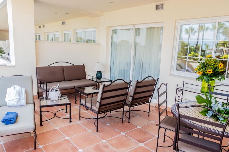 Two Bedroom Suite with Pool View image 2