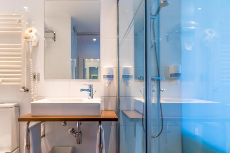 Double or Twin Room with Extra Bed image 2