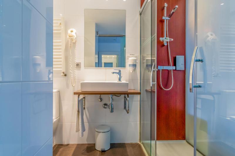 Double or Twin Room with Extra Bed image 3