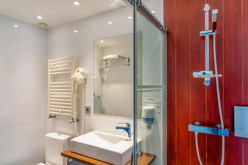 Double or Twin Room with Extra Bed image 4