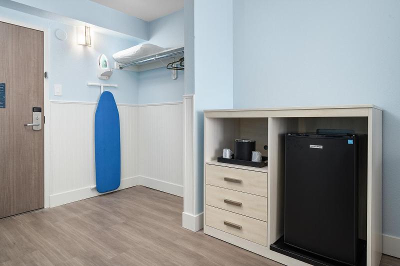 Standard King Room - No Pets Allowed image 3