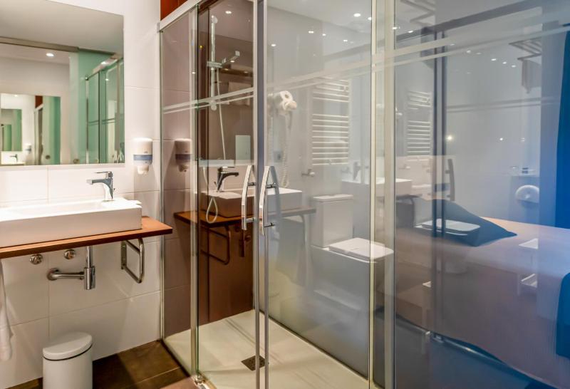 Budget Double Room image 3