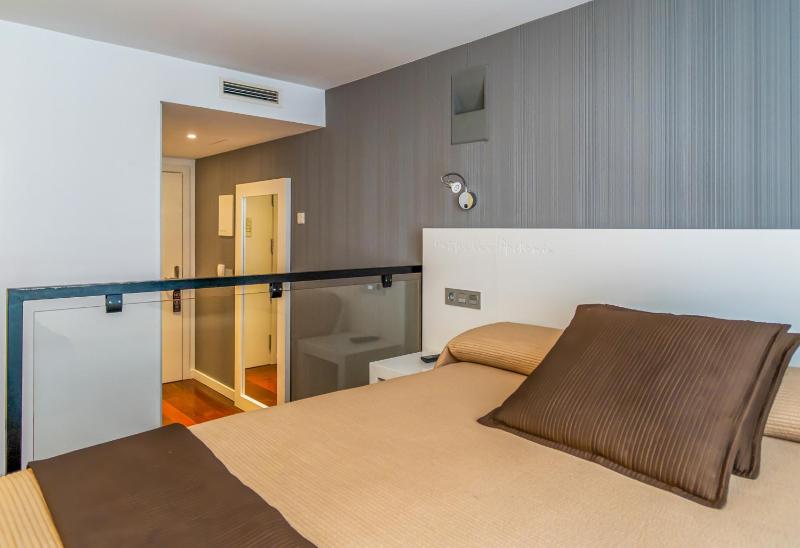 Double or Twin Room image 4