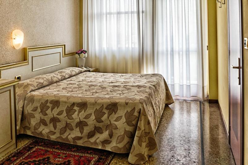 Elegant Single Room image 1