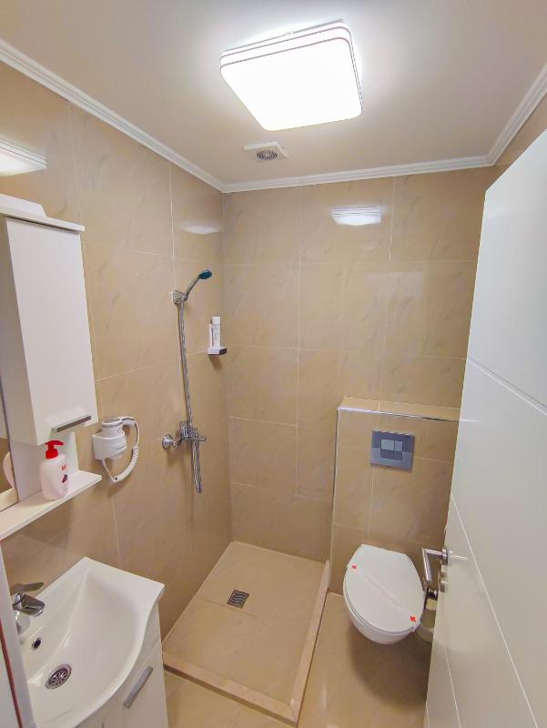 Double Room with Balcony image 2