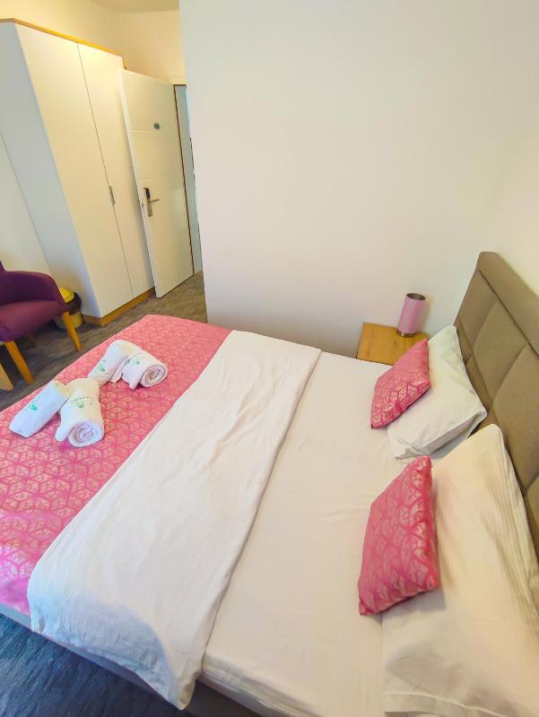 Double Room with Balcony image 3