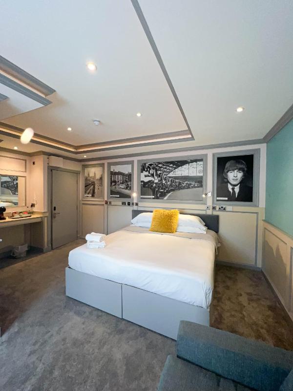Deluxe Family Room image 1