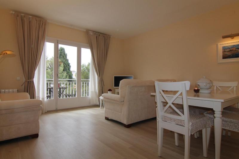 Rubí: Luminoso apartamento a 1 minuto de la playa - image 10