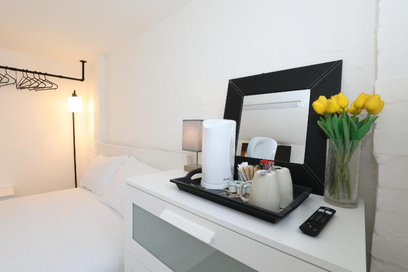 Quadruple Room image 2