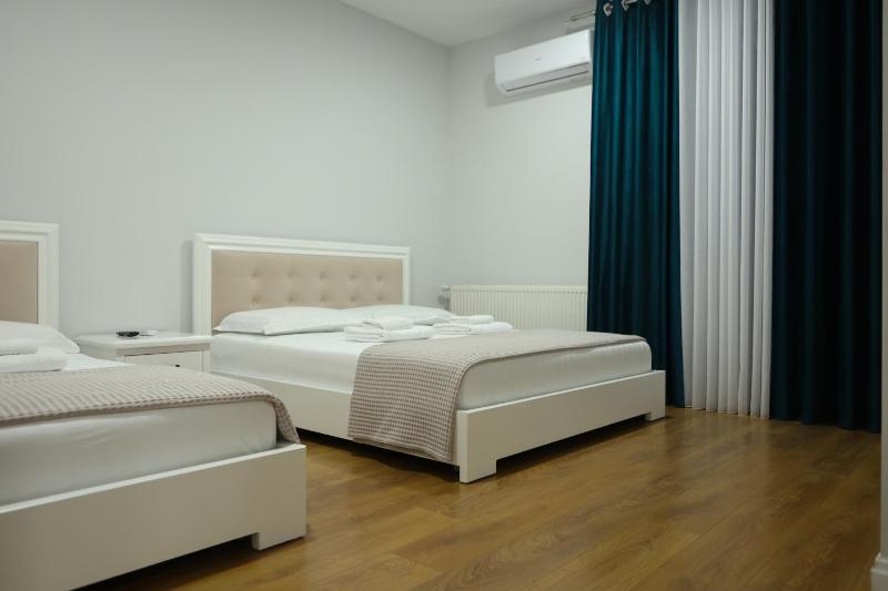 Double Room with Private Bathroom image 1