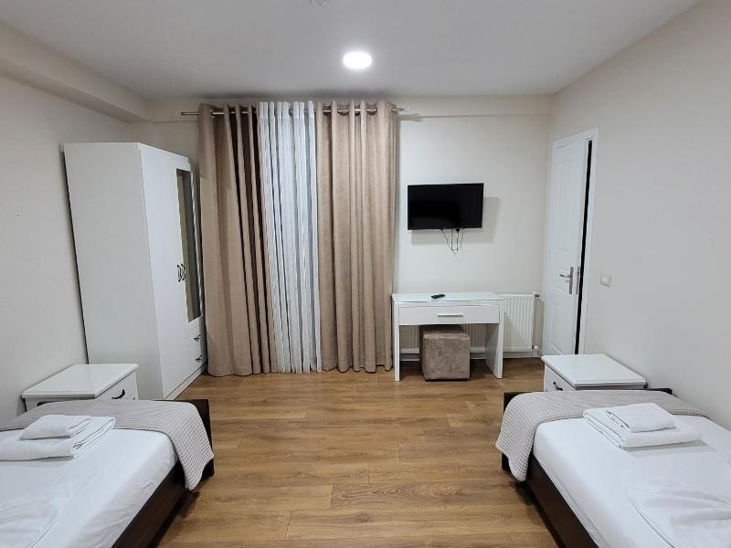 Twin Room with Balcony image 3