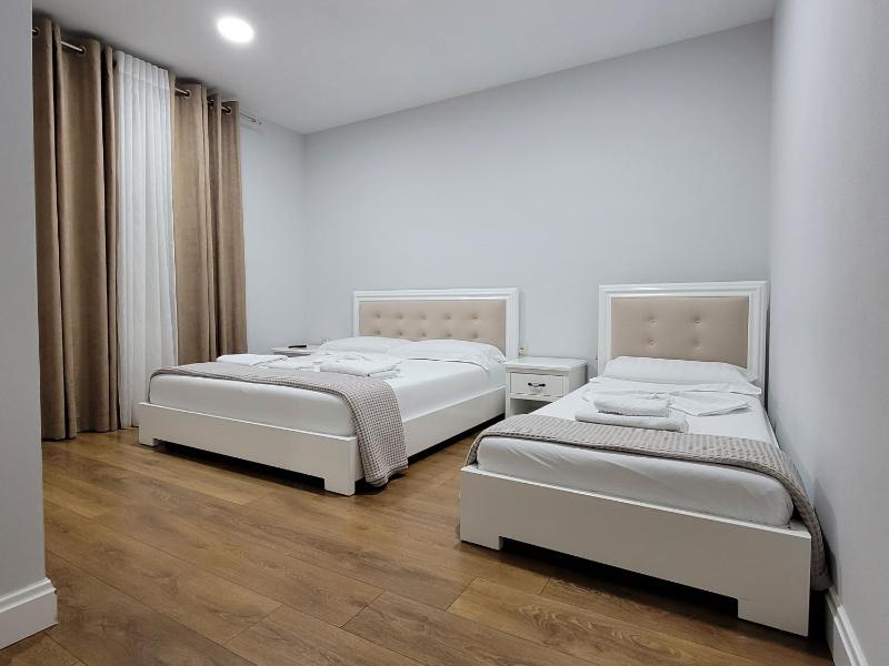 Double Room with Private Bathroom image 1