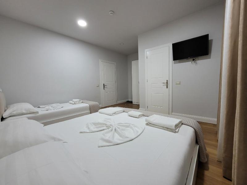 Double Room with Private Bathroom image 3