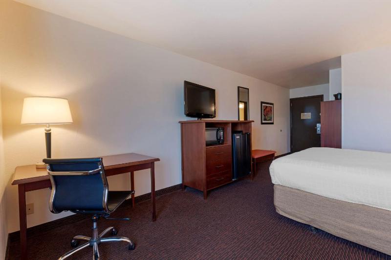 King Suite - Non-Smoking image 4