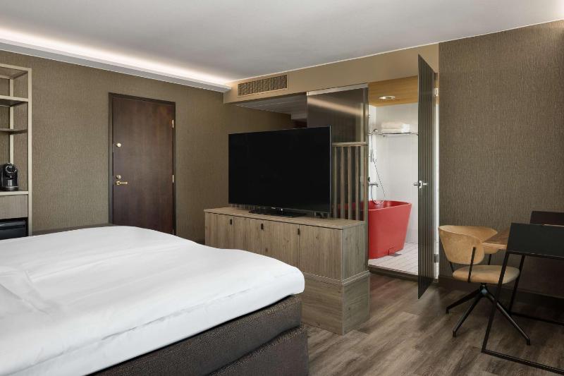 Executive Suite image 3
