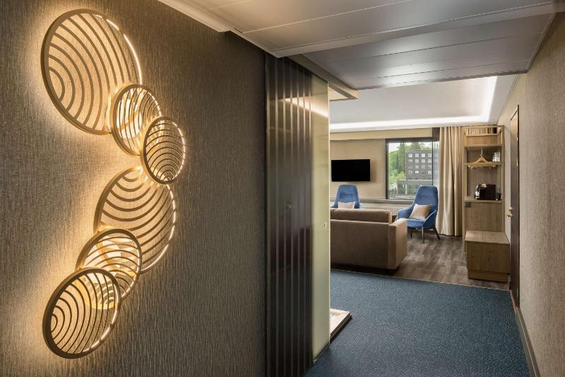 Executive Suite image 4