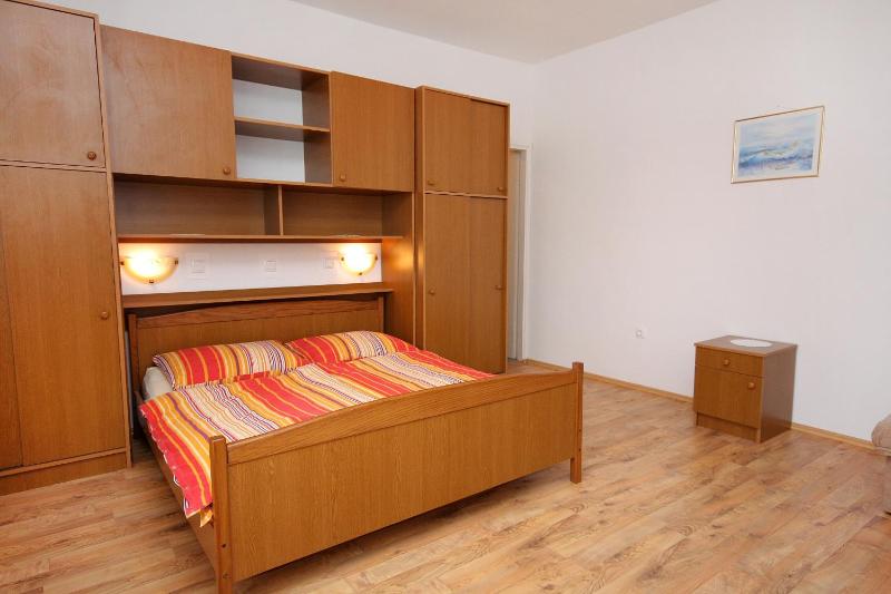 One-Bedroom Apartment with Terrace and Sea View image 1