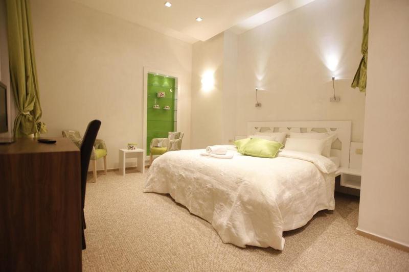 Family Room image 1