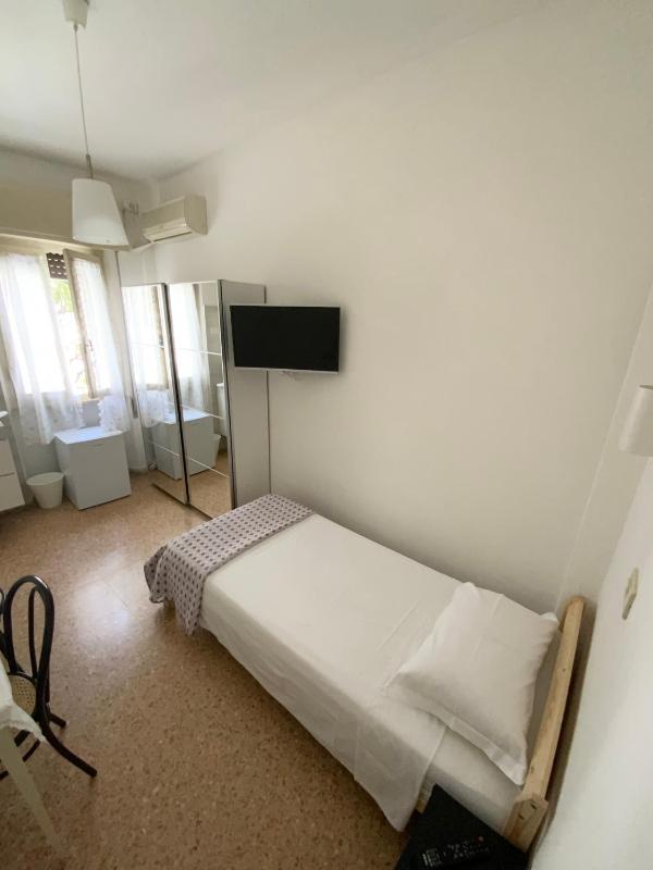 Single Room image 1
