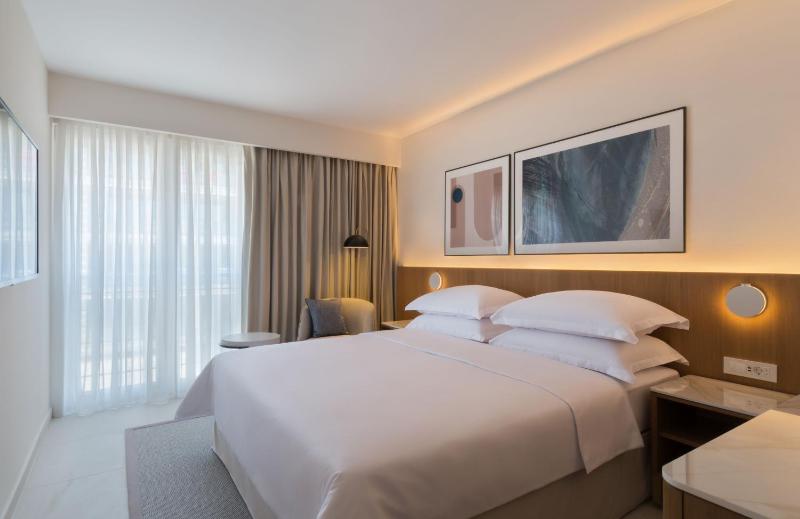 Double Room with Balcony image 3